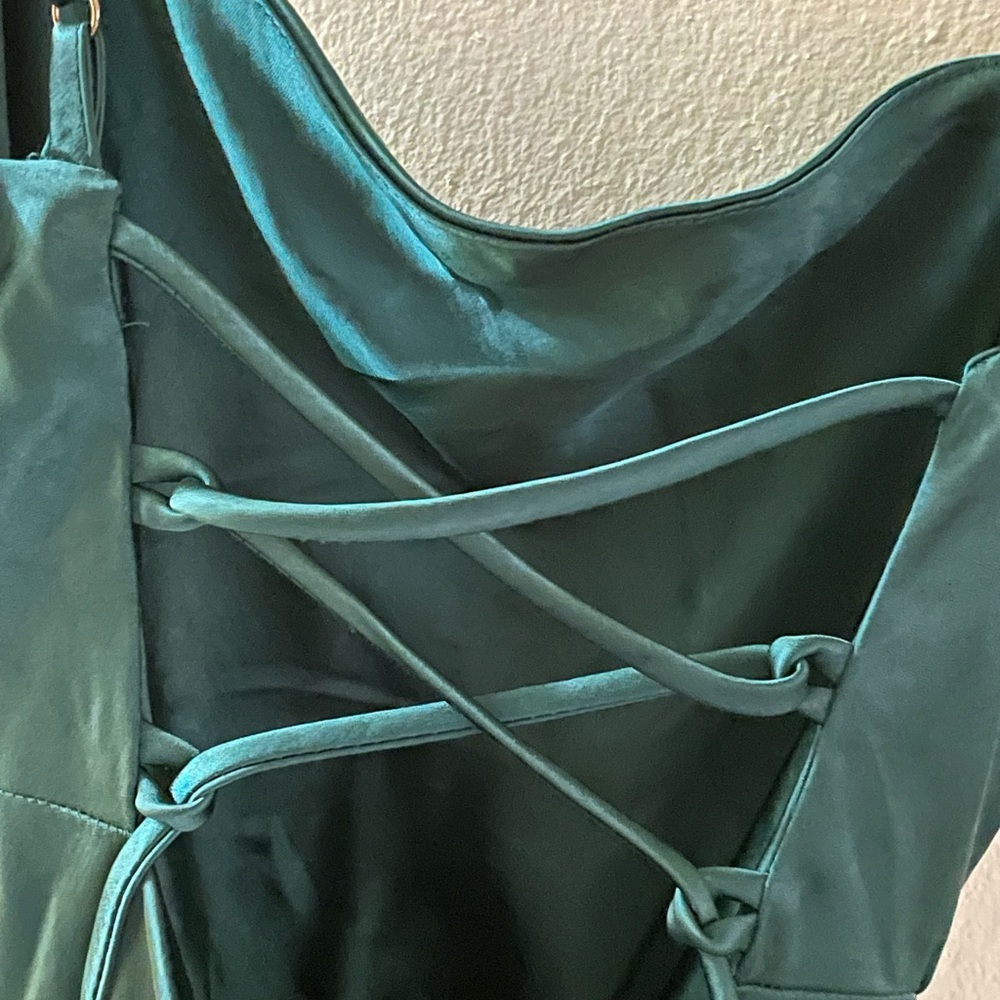 Beginning Boutique The Amaryllis Dress Emerald 6 - Picture 10 of 16